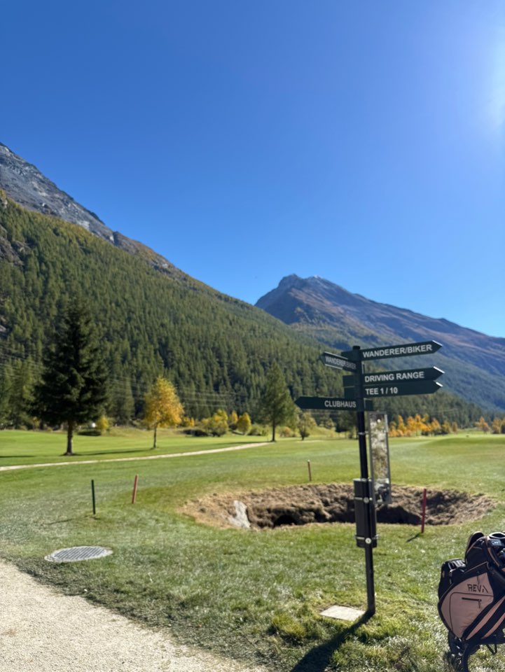 체르마트 마테호른 골프장에서 초록 잔디와 함께 즐긴 프리 라운딩