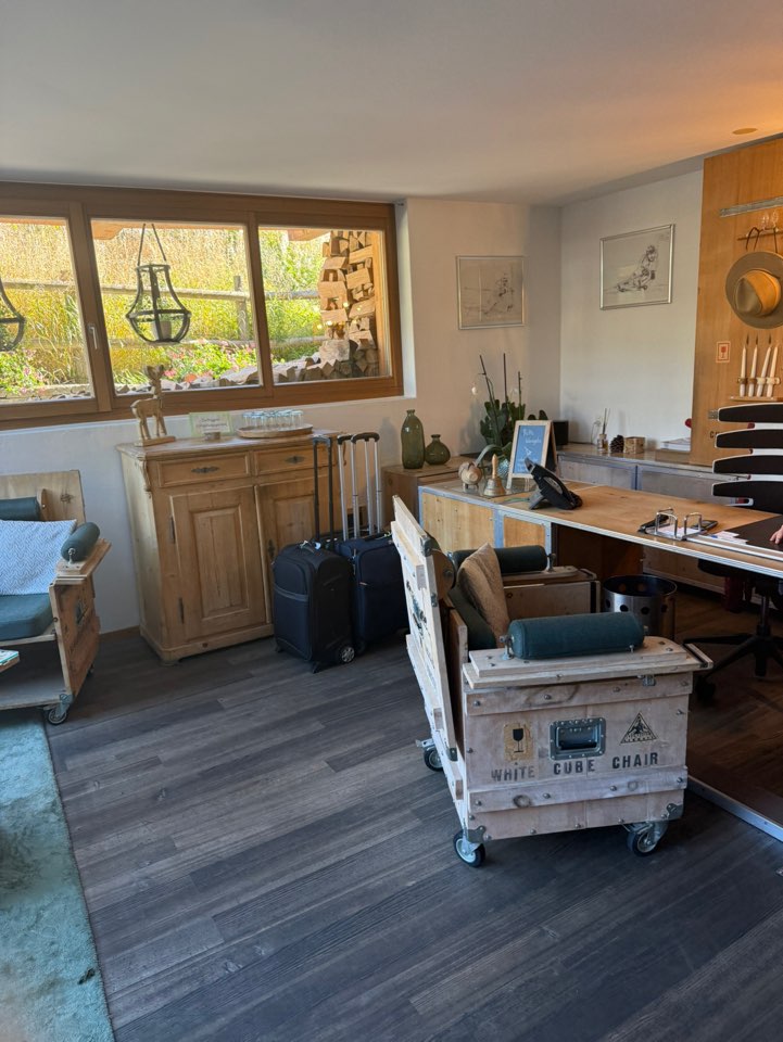 체르마트 스위트네호텔 주르브리겐 체크인데스크